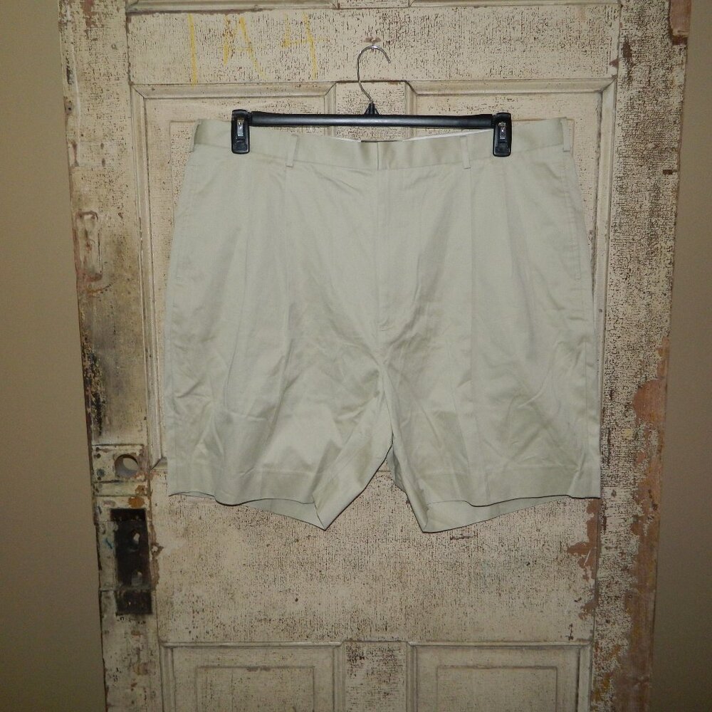 Masters Golf Collection Khaki Pleated Golf Shorts Size 44 (QQ-43)